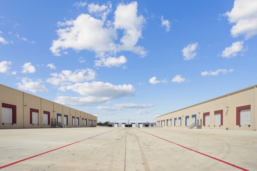 More Photos Of 5601 FM 973, Del Valle Unknown For Lease