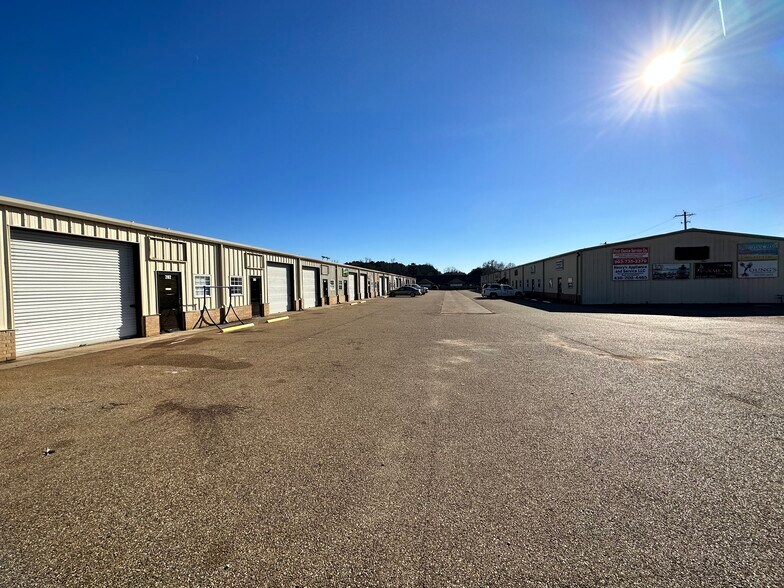 More Photos Of 4103 Kramer Ln, Texarkana Warehouse For Lease