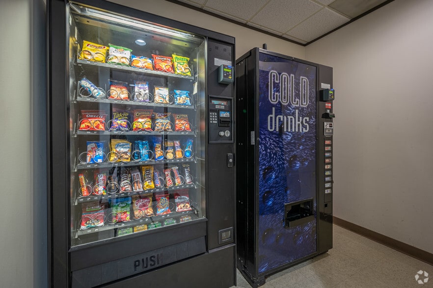 More Photos Of 2500 Wilcrest Dr, Houston Office For Lease