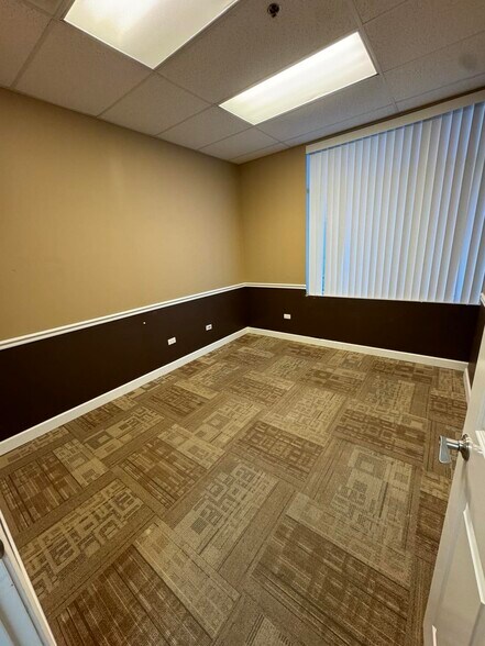 More Photos Of 1201-1217 W Remington Blvd, Romeoville Warehouse For Lease
