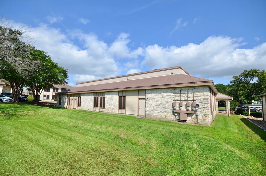 More Photos Of 12401 Hymeadow Dr, Austin Office For Sale