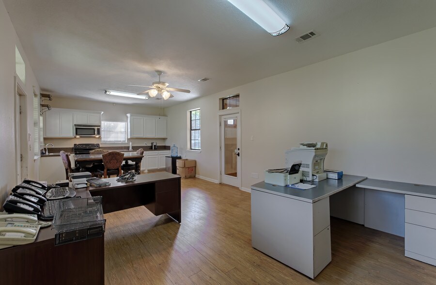 More Photos Of 16259 FM 149, Montgomery Light Manufacturing For Sale