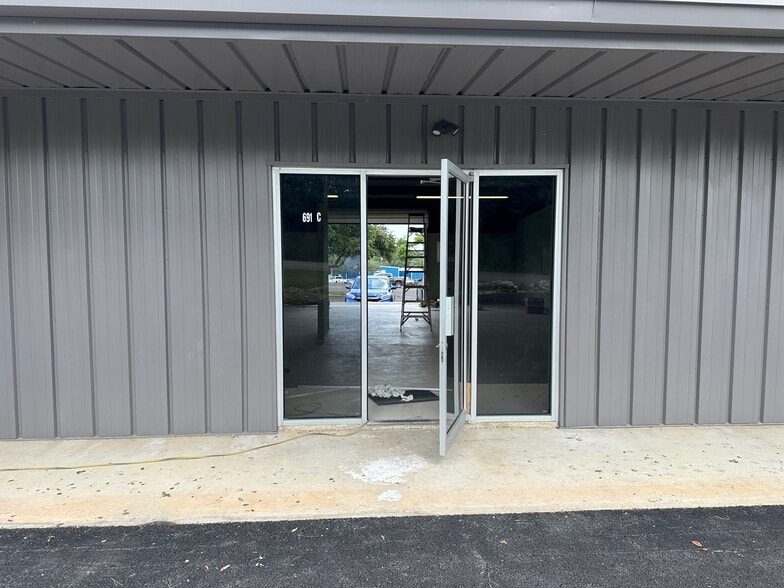 More Photos Of 691 La Buena Vista Dr, Wimberley Warehouse For Lease