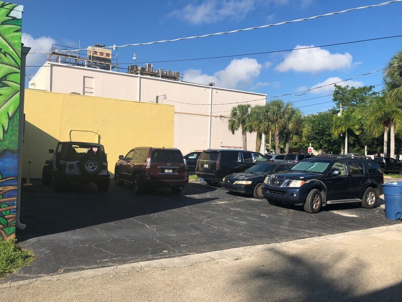 More Photos Of 2431 1st St, Fort Myers Office For Lease