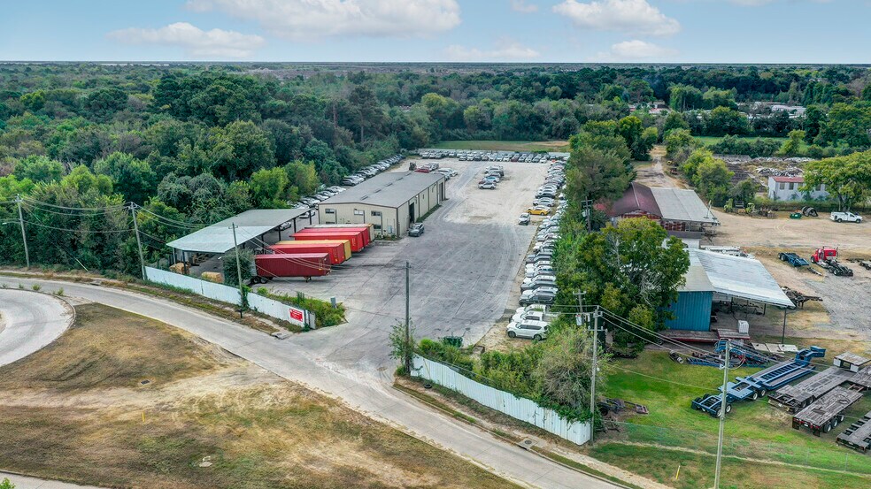 More Photos Of 6816 E Orem Dr, Houston Warehouse For Lease