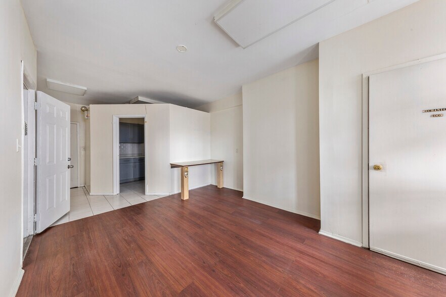 More Photos Of 11710 Jamaica Ave, Richmond Hill Apartments For Sale