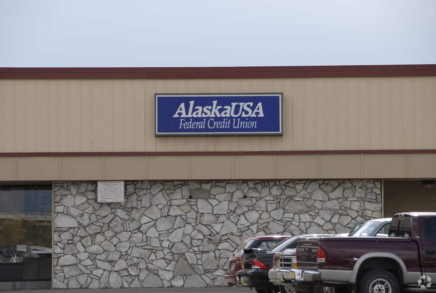 More Photos Of 301 N Santa Claus Ln, North Pole Unknown For Lease