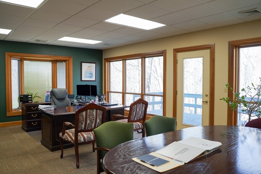 More Photos Of 340 Northpoint Ave, Huntington Office For Sale