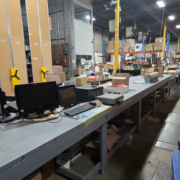 More Photos Of 440 Boul Industriel, St-Eustache Warehouse For Sale