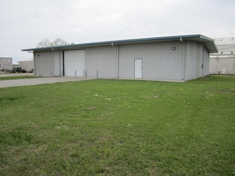 More Photos Of 7529 Blimp Base Rd, Hitchcock Warehouse For Lease