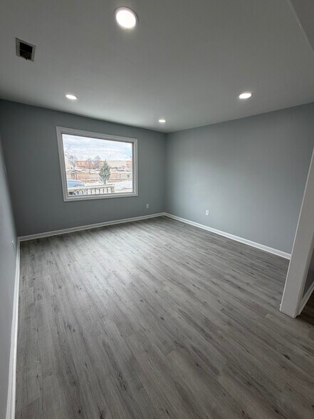 More Photos Of 13801 Brandywine Rd, Brandywine General Retail For Lease