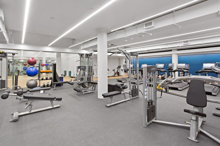 More Photos Of 1299 Pennsylvania Ave NW, Washington Office For Sale