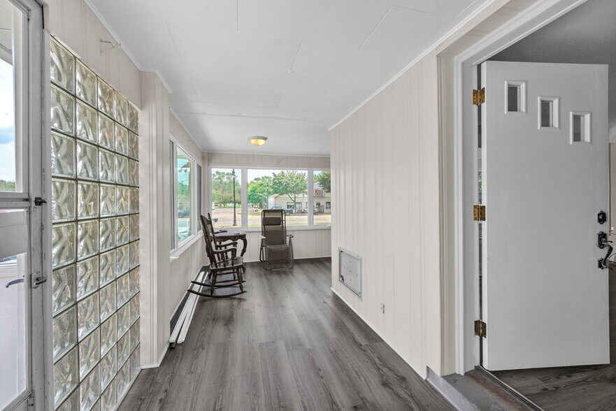 More Photos Of 29016 Ford Rd, Garden City Office For Sale