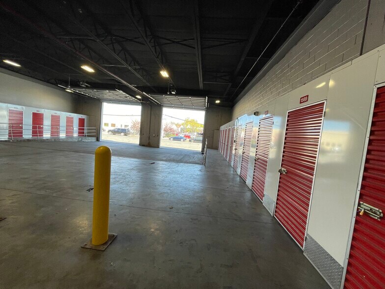 More Photos Of 1260 Zerega Ave, Bronx Self Storage For Lease