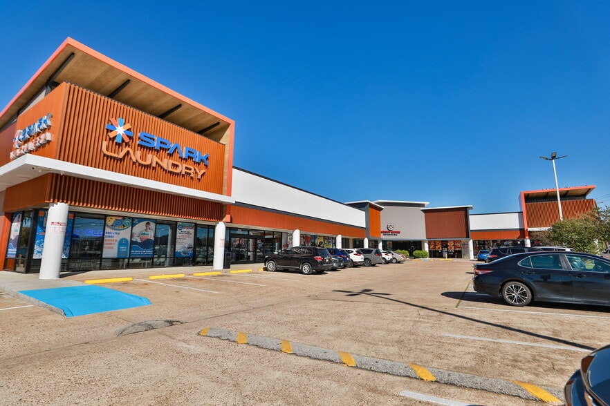 More Photos Of 8532-8540 Hammerly Blvd, Houston Unknown For Lease