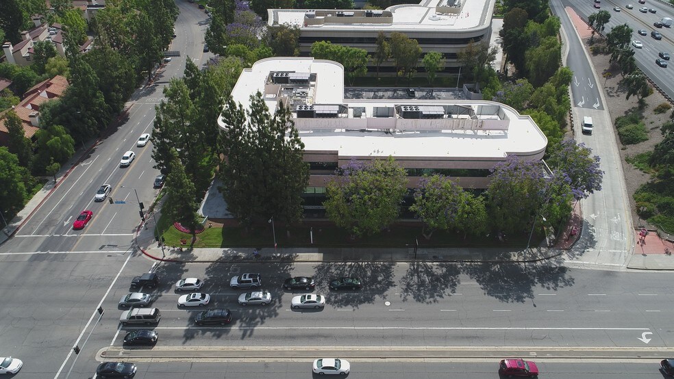 More Photos Of 5550 Topanga Canyon Blvd, Woodland Hills Office For Lease