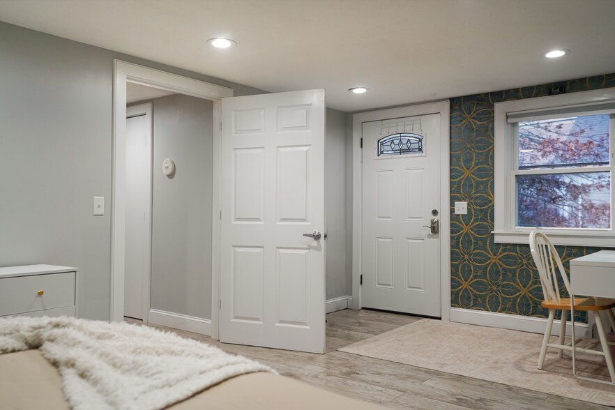 More Photos Of 712 Main St, Hyannis Storefront Retail Office For Sale