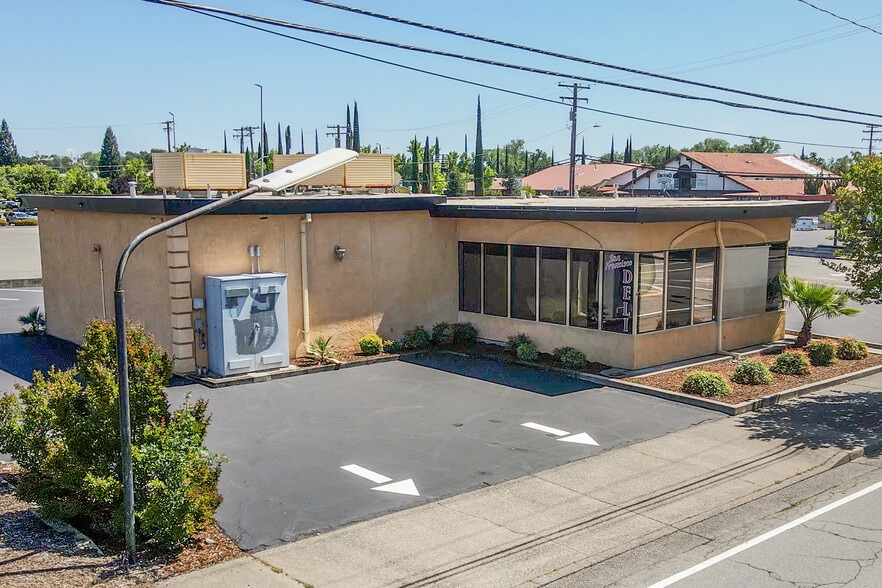 More Photos Of 2395 Athens Ave, Redding Restaurant For Sale