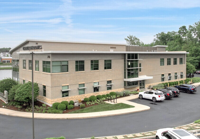 Primary Photo Of 715 W Carmel Dr, Carmel Medical For Lease