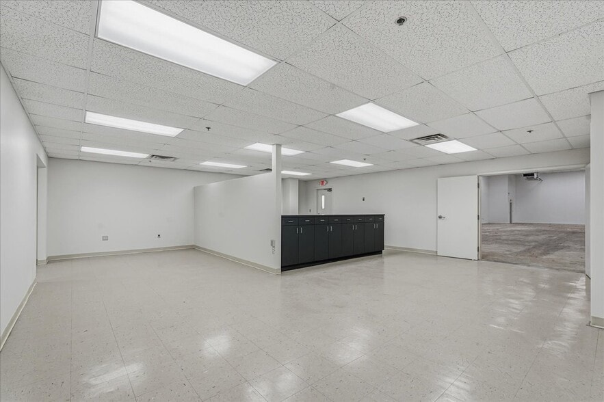 More Photos Of 13770 Automobile Blvd, Clearwater Distribution For Lease