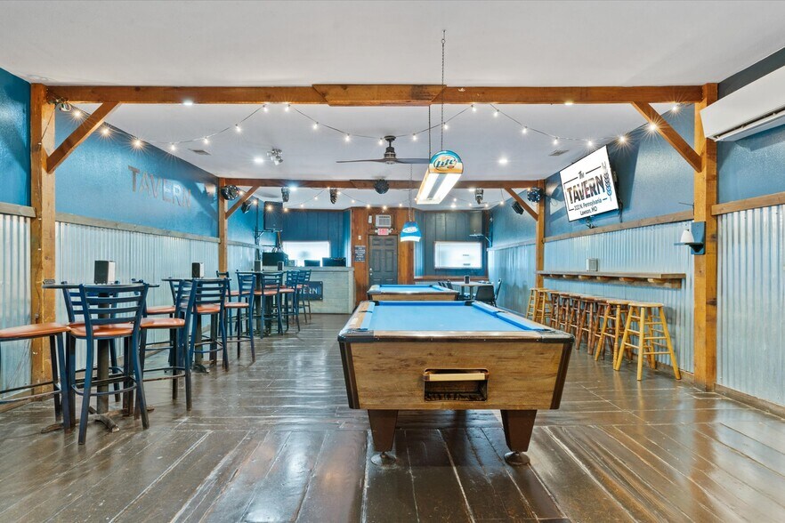 More Photos Of 322 N Pennsylvania Ave, Lawson Bar For Sale