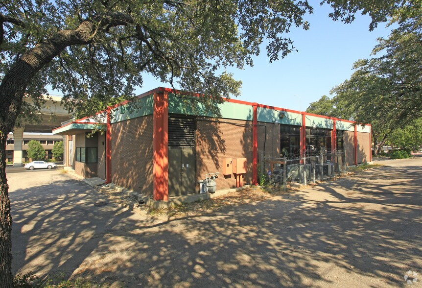 More Photos Of 510 E Anderson Ln, Austin Restaurant For Lease
