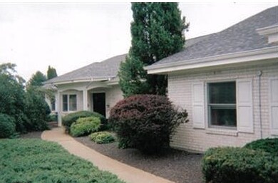 More Photos Of 933-941 Gardenview Office Pky, Creve Coeur Office For Lease