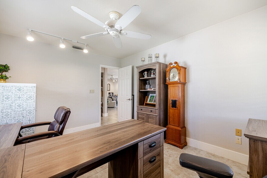 More Photos Of 164 Pondella Rd, North Fort Myers Office For Sale