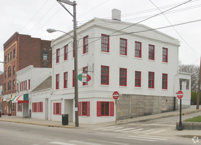 More Photos Of 341-347 Bank St, New London Storefront Retail Residential For Lease