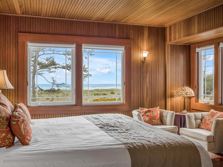 More Photos Of 1021 Promenade, Seaside Specialty For Sale