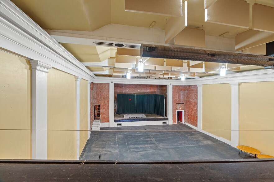 More Photos Of 606 Frisco Ave, Clinton Storefront Retail Office For Sale