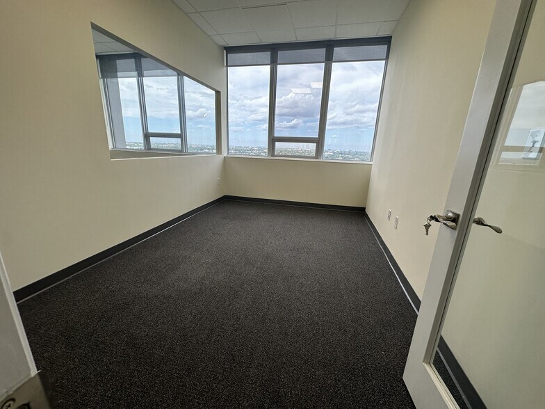 More Photos Of 2455 E Sunrise Blvd, Fort Lauderdale Loft Creative Space For Sale