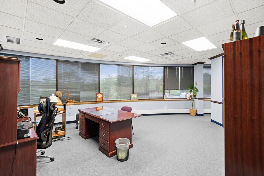 More Photos Of 4640 Forbes Blvd, Lanham Office For Lease