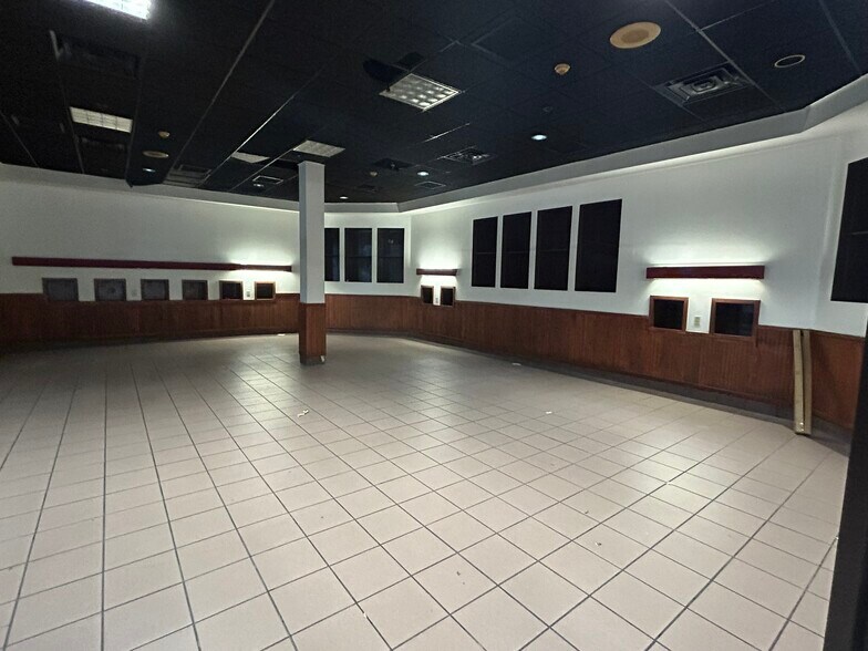 More Photos Of 118 Grant St, Buffalo Storefront Retail Office For Lease