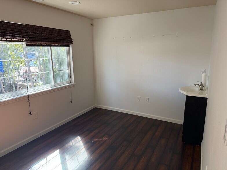 More Photos Of 40 Dormody Ct, Monterey Medical For Lease