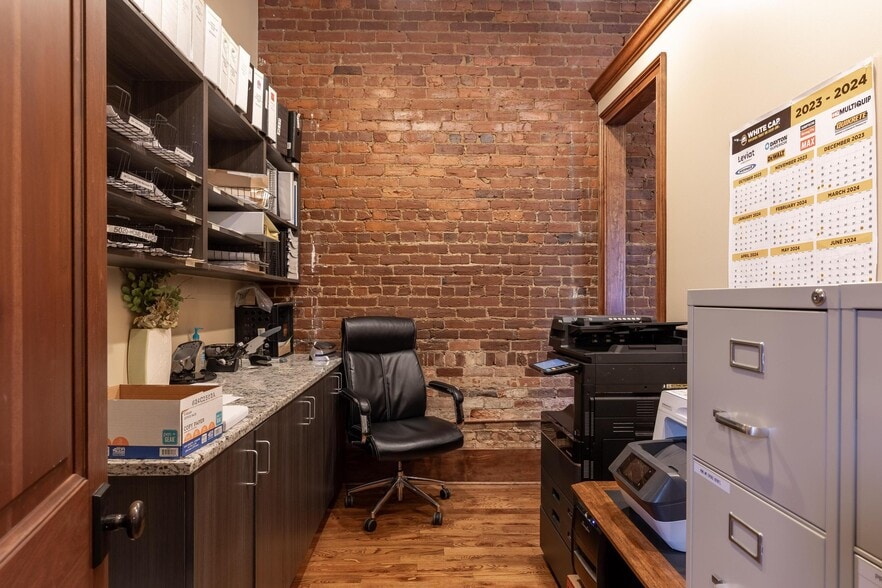 More Photos Of 2401 Broad Street, Chattanooga Office For Sale