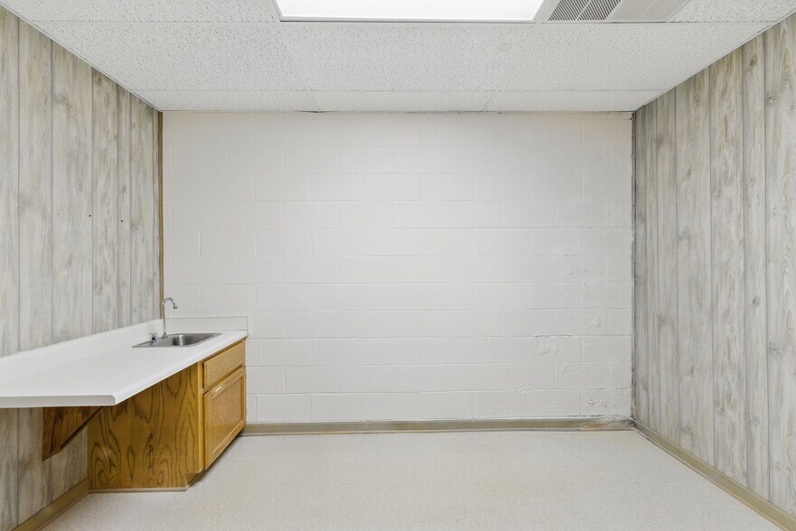 More Photos Of 141 Tryon Rd, Rutherfordton Healthcare For Lease
