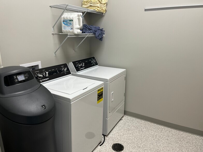 More Photos Of 1606 NW Irvinedale Dr, Ankeny Daycare Center For Lease