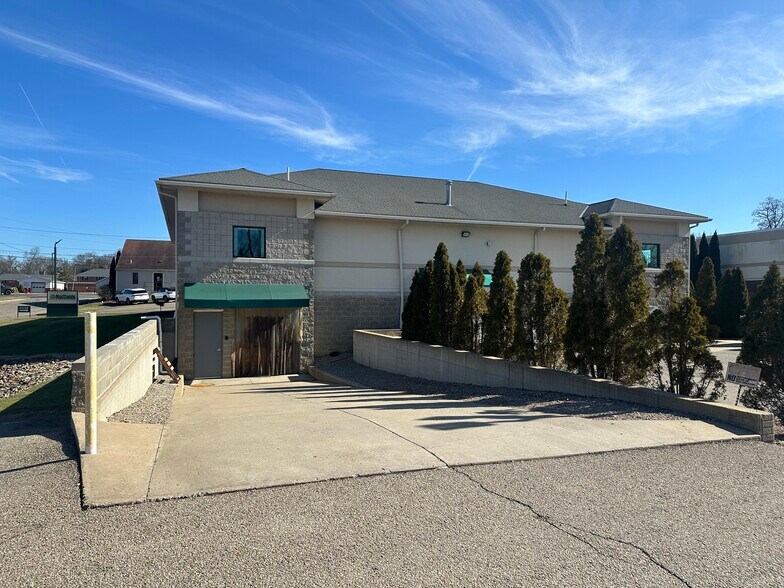 More Photos Of 702 Wabash Ave, Zanesville Flex For Lease