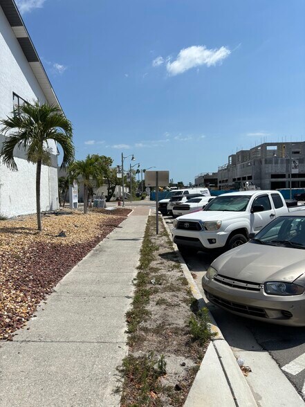 More Photos Of 909 SE 47th Ter, Cape Coral Storefront Retail Office For Lease