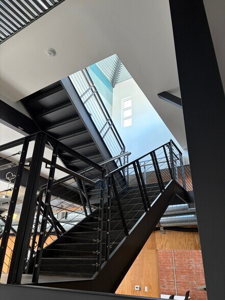 More Photos Of 248 Main St, Venice Light Distribution For Lease