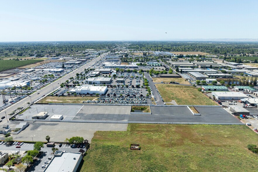 More Photos Of 4813 McHenry Ave, Modesto Auto Dealership For Lease