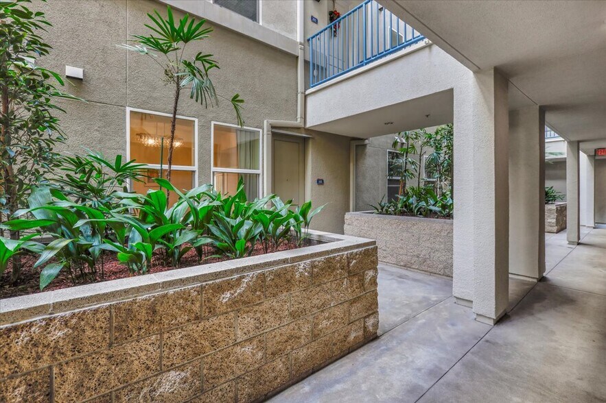 More Photos Of 300 E 4th St, Long Beach Apartments For Sale