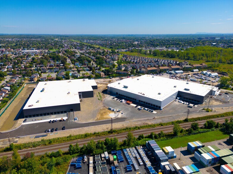 More Photos Of 141 Boul Bellerose O, Laval Warehouse For Lease
