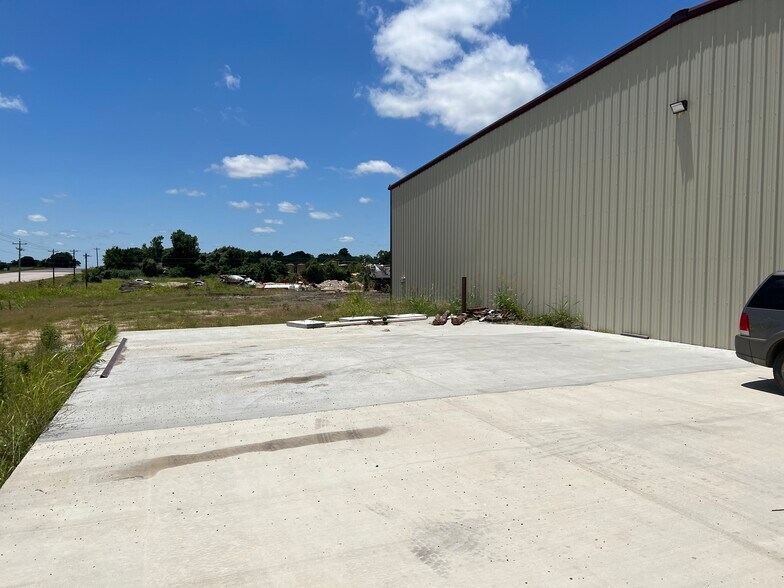 More Photos Of 7066 Raymond Stotzer Pky, College Station Distribution For Lease