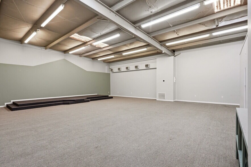 More Photos Of 711 N Causeway Blvd, Mandeville Flex For Lease