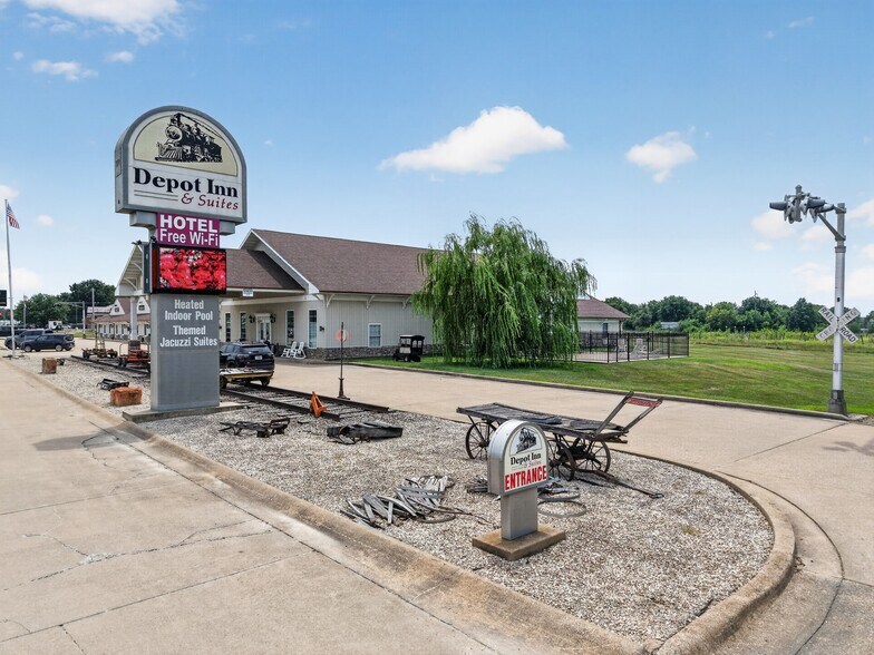 More Photos Of 1245 N Brown St, La Plata Hotel For Sale