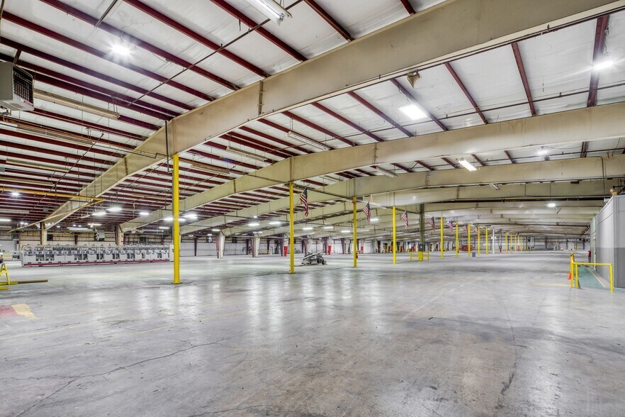 More Photos Of 410 S River St, Calhoun Warehouse For Lease