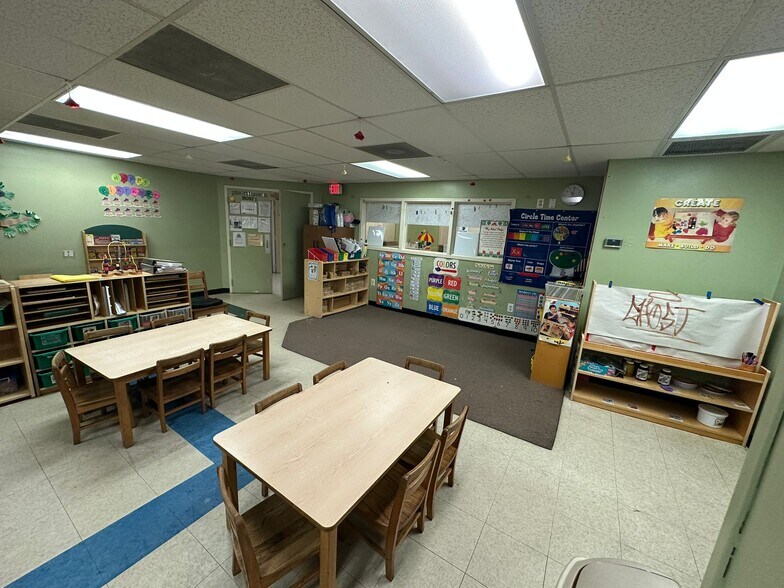 More Photos Of 90 S Doverplum Ave, Kissimmee Schools For Lease