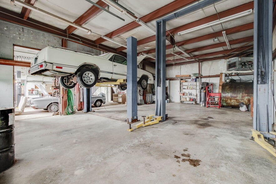 More Photos Of 343 S Main St, Kenton Auto Repair For Sale
